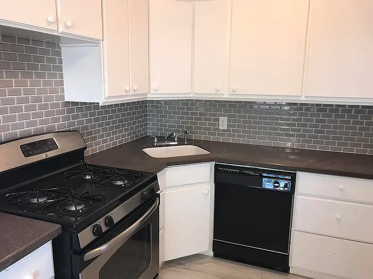 653 W Coolidge Pl — Photo 11