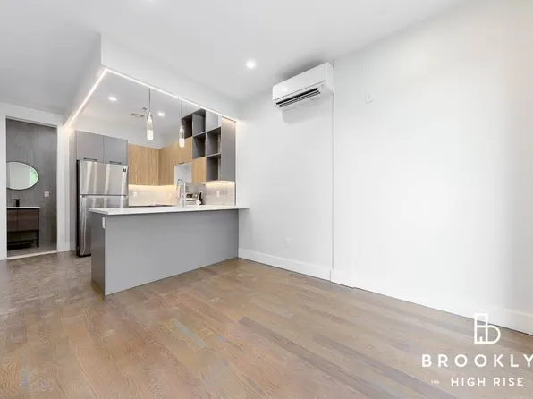 1692 Pacific Street image 4 of 18