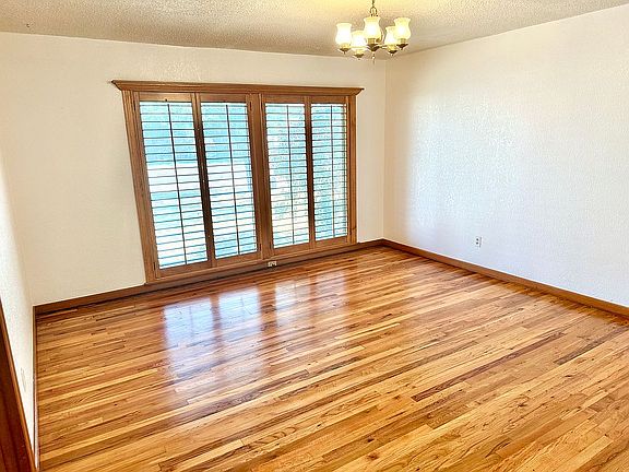 4th image of 304 E Grant Ave