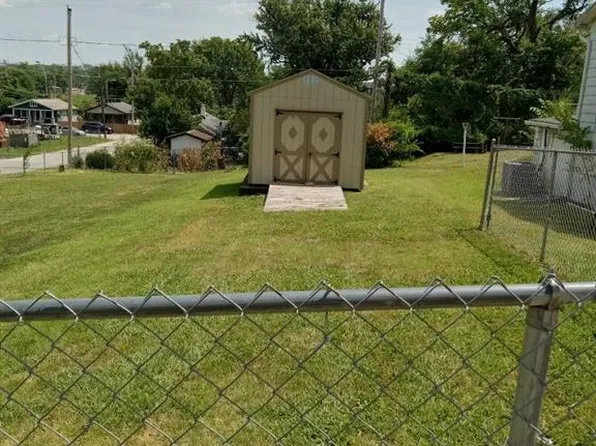 3615 Bellaire Ave, Kansas City, MO 64129