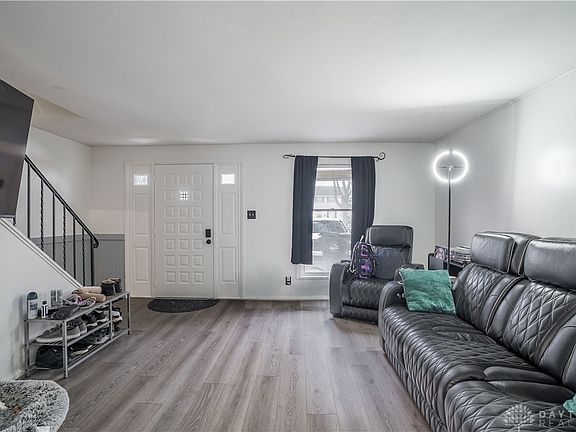 4th image of 544 Adrian Ct