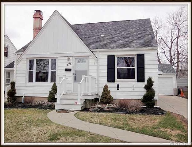 1st image of 228 Pickford Ave