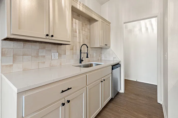 3 bed, 2.0 bath, 1197 sqft, $1,595 — Photo 4