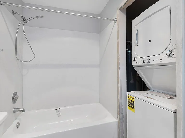 Interlake Apartments — Photo 11