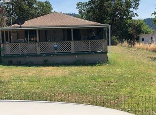 261 SE Robinson St, Winston, OR 97496