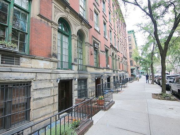 3rd image of 115 W 74th St APT 1a