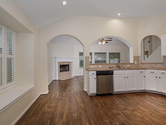 4th image of 32114 Decker Oaks Dr