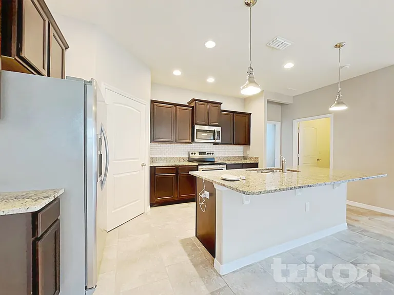 112 Waterside Cir — Photo 7