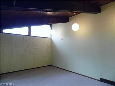 4th image of 3915 Kenwood Dr