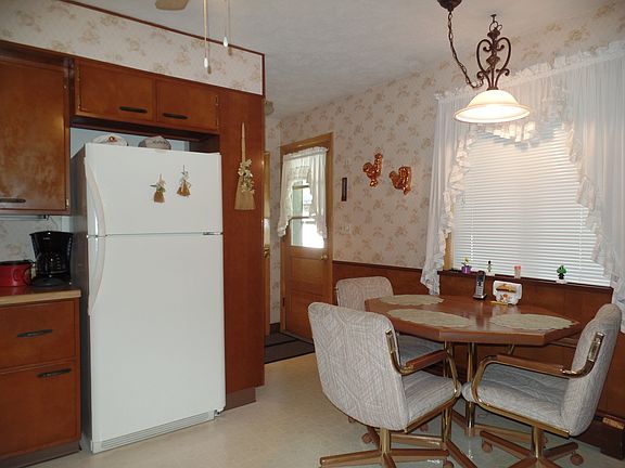 4th image of 31 Audubon Ave