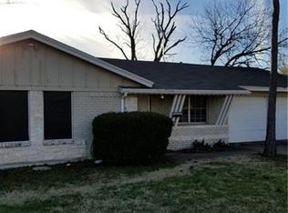 1020 Blue Lake Dr, Fort Worth, TX 76103