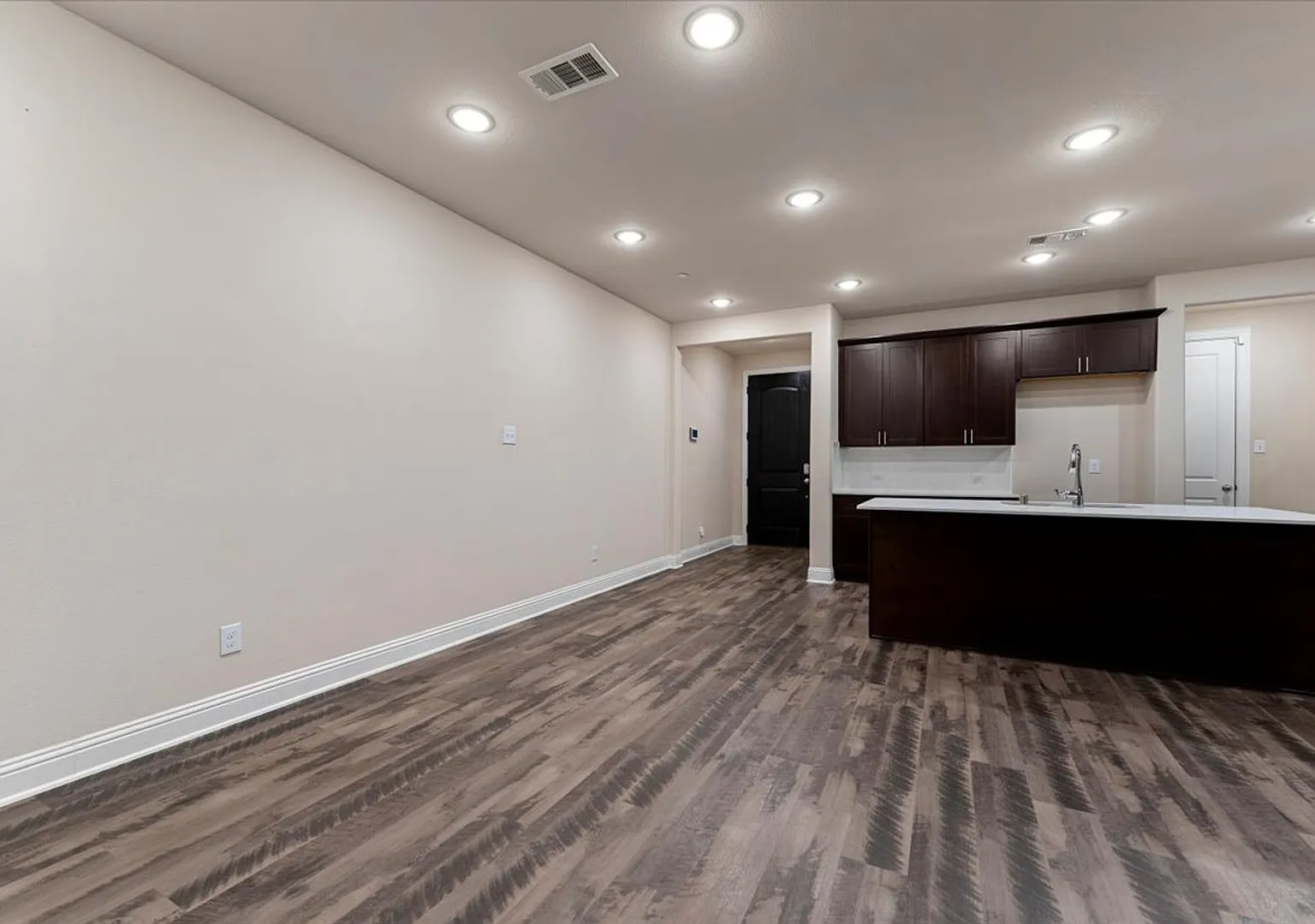Ready for Immediate Move-In! 4 Bed 3.5 Bath 2001 SQFT Townhouse in Allen's Parkview Lane Subdivision — Photo 3