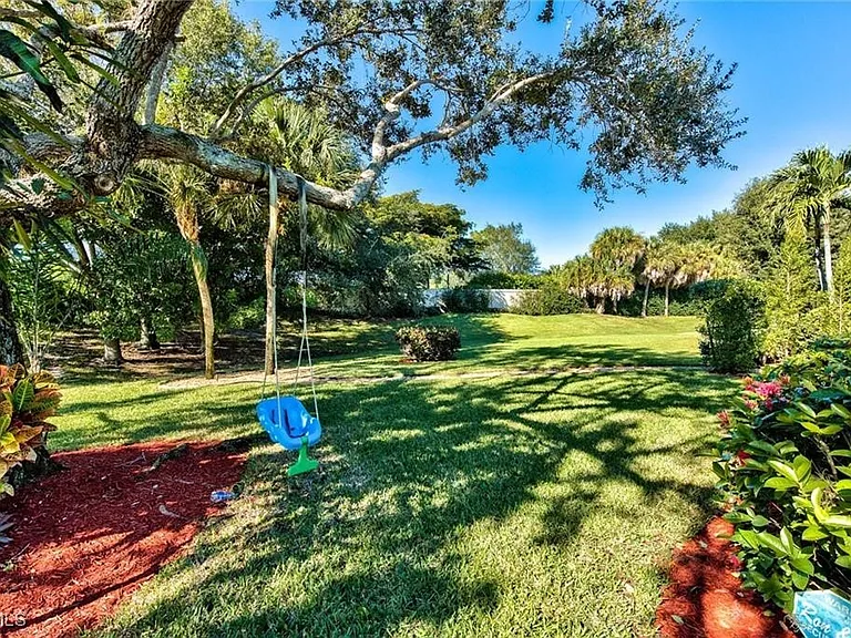 8850 Creek Run Dr — Photo 18