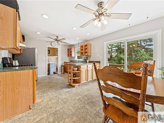 5th image of 226 Merchants Ave