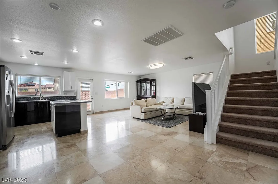 4 bed, 2.5 bath, 1740 sqft, $2,050 — Photo 1