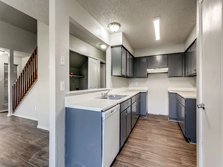 7529 Oak Chase — Photo 10