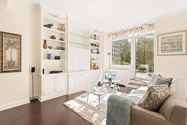 Sold by BLU Real Estate | media 2