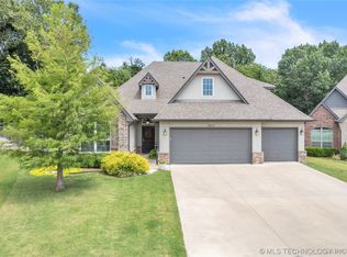 6913 S Chestnut Ave, Broken Arrow, OK 74011