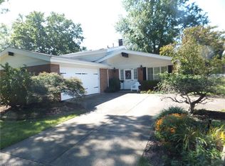 3664 Fairlawn Dr, North Olmsted, OH 44070