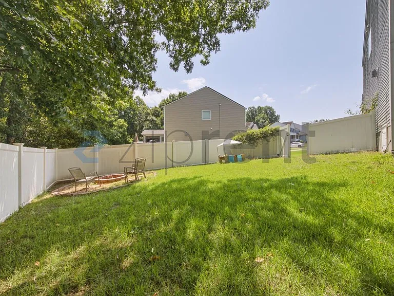 261 Chadford Pl — Photo 43