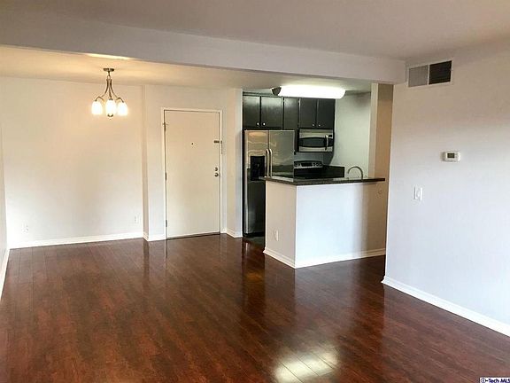 4th image of 15403 Sherman Way