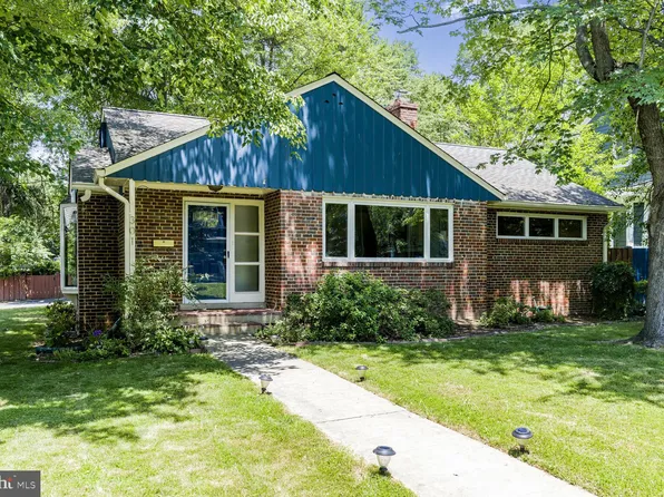 301 Pine St, Falls Church, VA 22046