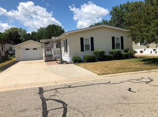 14320 Oak Hill Ct, Fenton, MI 48430