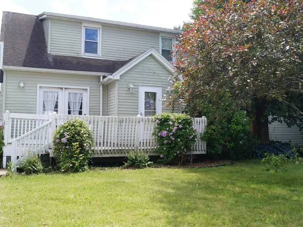 110 Pierce St, Arlington, WI 53911