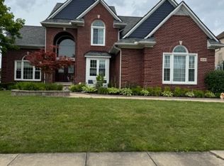 45588 S Lake Dr, Novi, MI 48377