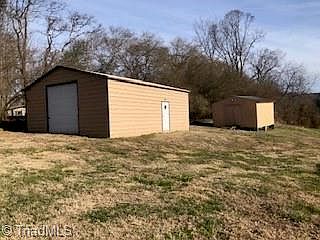 3rd image of 188 E Meadows Dr