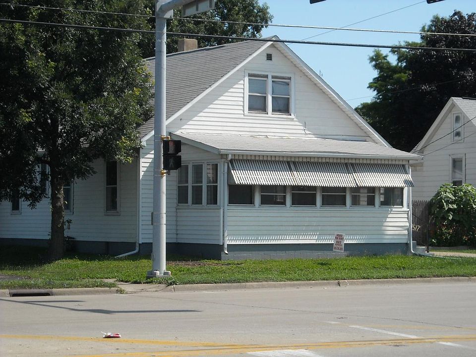 1517 W Market, Enclosed front porch on front of house. 3 BR, 1 Bath, fenced back yard