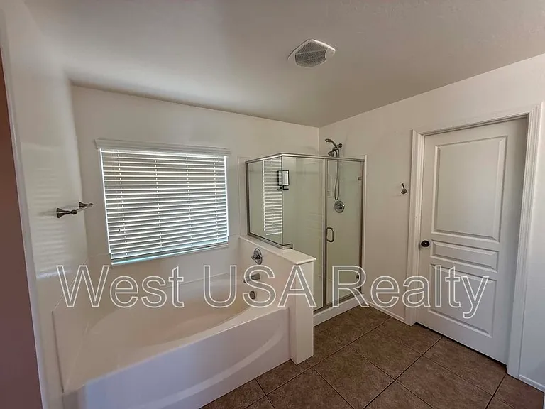 8821 S 40th Dr — Photo 11