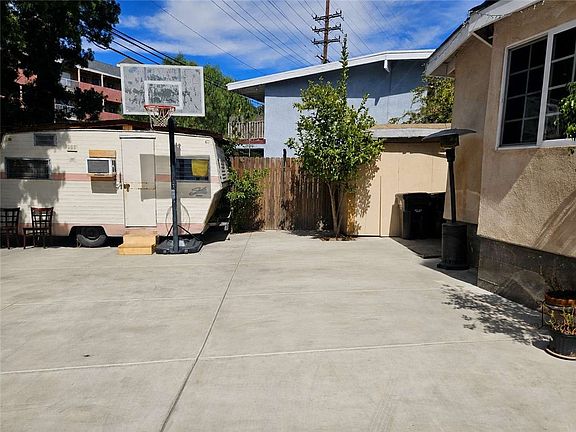 3rd image of 3428 Fletcher Dr
