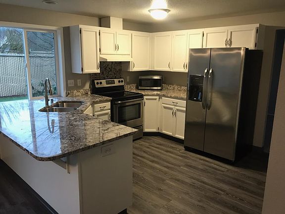 4th image of 102 Carriage Ct