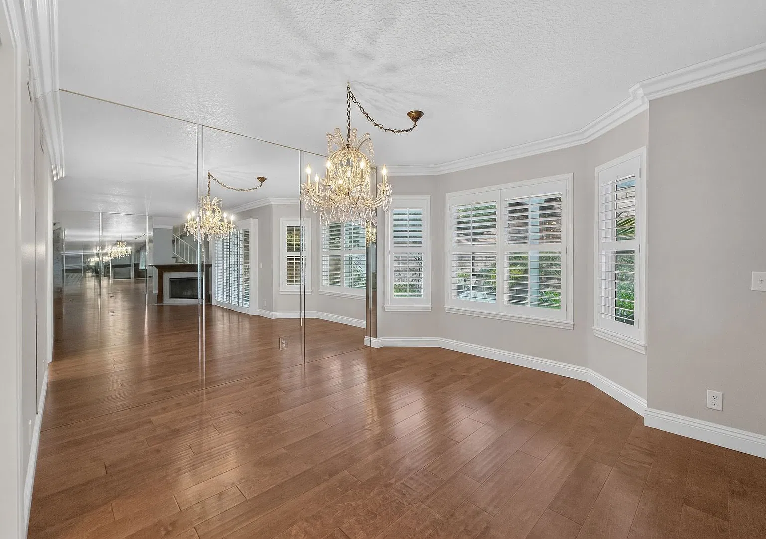 Spacious 4-Bedroom Laguna Niguel Home Near Parks and Top Shopping — Photo 3
