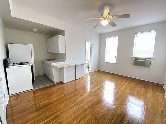 3rd image of 5528-30 N Kenmore Ave #108