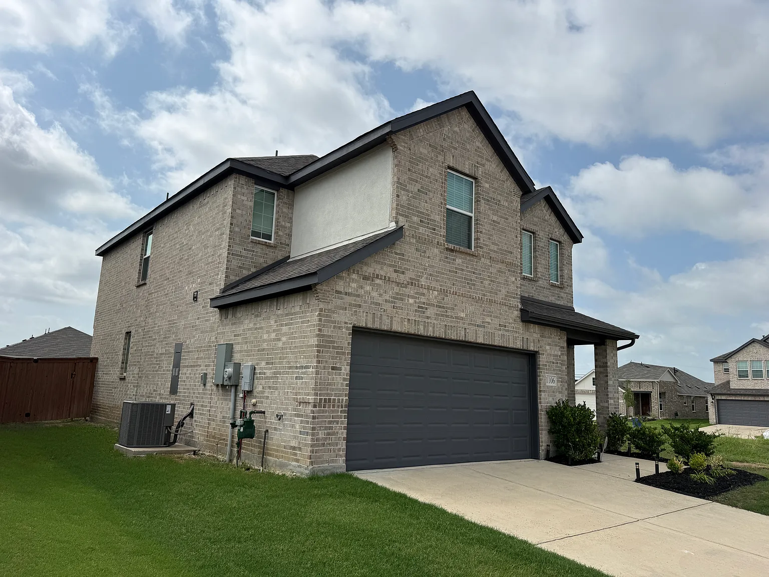 4 bed, 3.5 bath, 2017 sqft, $2,895 — Photo 2