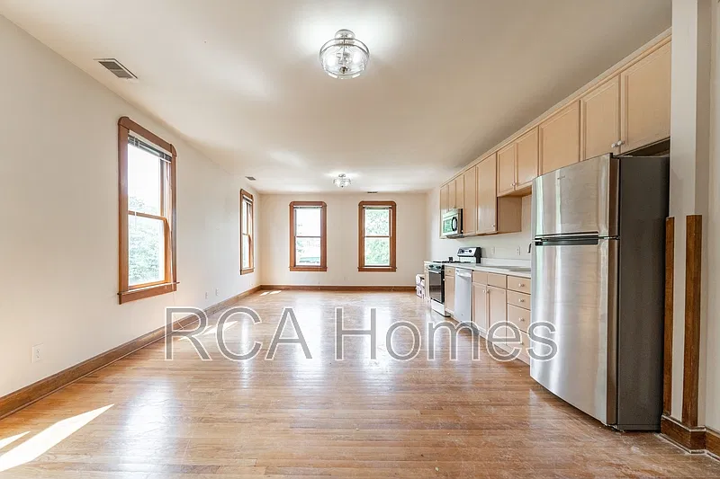 243 E 11th St #1