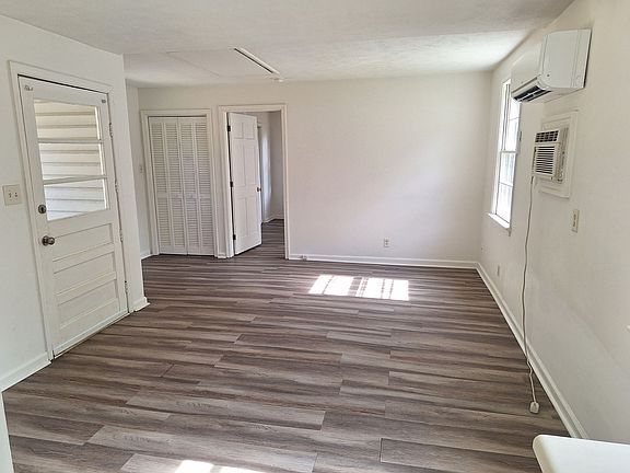 5th image of 109 Washington St APT A
