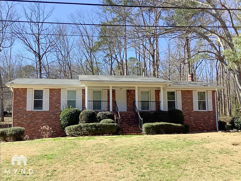 1840 Westridge Dr — Photo 1