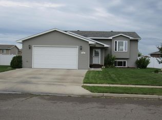 912 15th Ave SW, Aberdeen, SD 57401