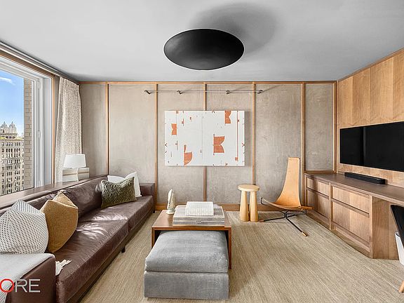 3rd image of 250 W 81st St #15B