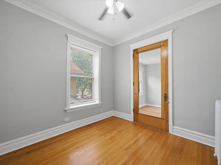 1915 W Lunt Ave #2 — Photo 18