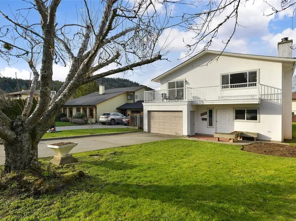 1542 San Juan Ave, Saanich, BC V8N 2L5