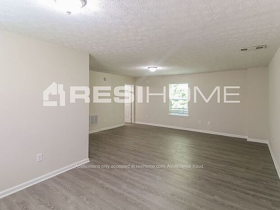 4th image of 2272 Ramblewood Cir