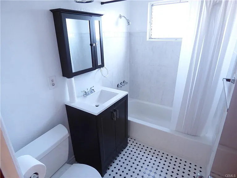 5832 Camerford Ave — Photo 11
