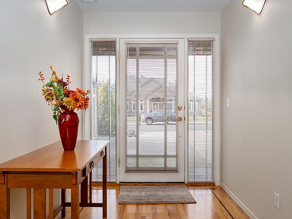 2nd image of 187 Prairie Lndg