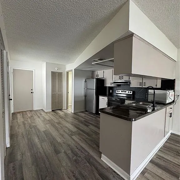10315 Walton St — Photo 7