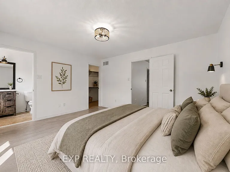 218 Rolling Meadow Cres — Photo 13
