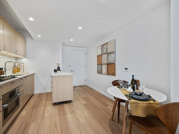 4th image of 266 W 96th St #1601
